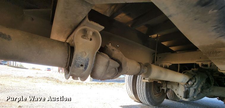 image for item IV9007 2010 Kenworth T300  flatbed truck