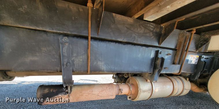 image for item IV9007 2010 Kenworth T300  flatbed truck