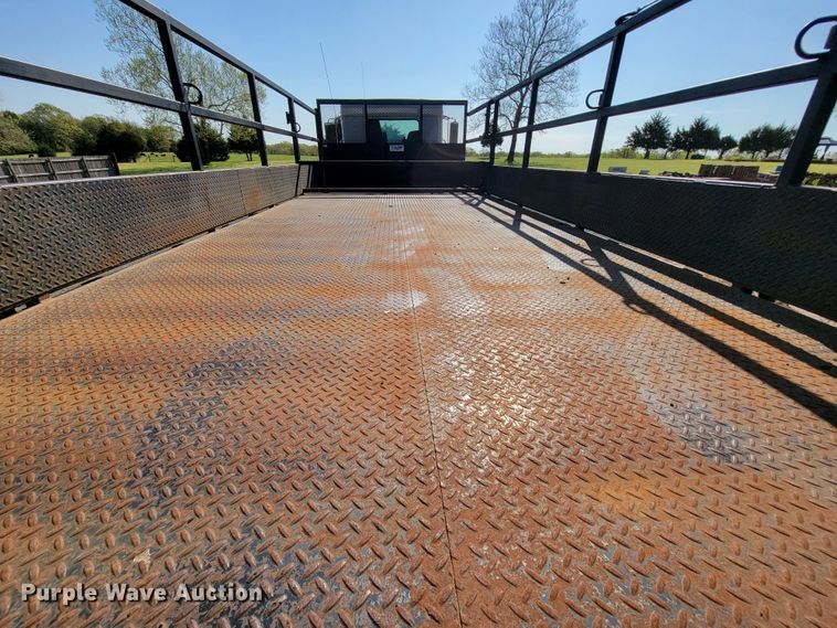 image for item IV9007 2010 Kenworth T300  flatbed truck