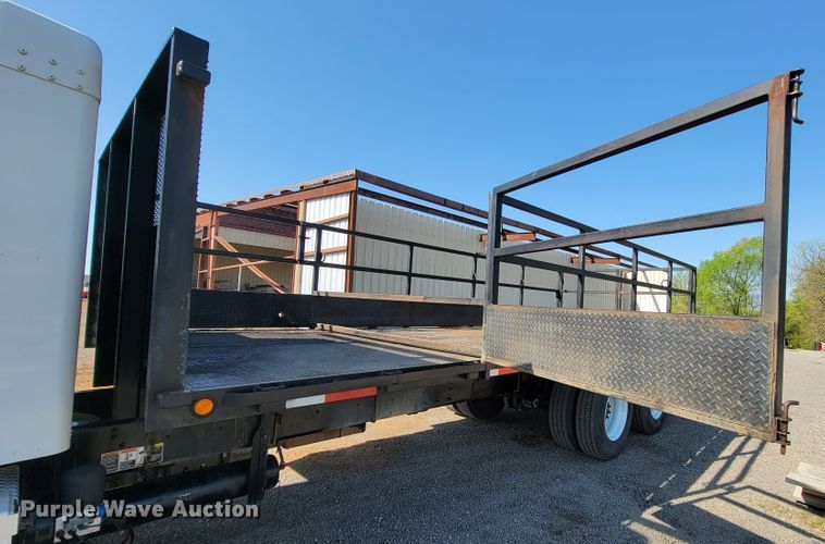image for item IV9007 2010 Kenworth T300  flatbed truck