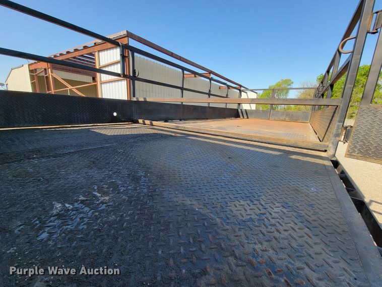 image for item IV9007 2010 Kenworth T300  flatbed truck