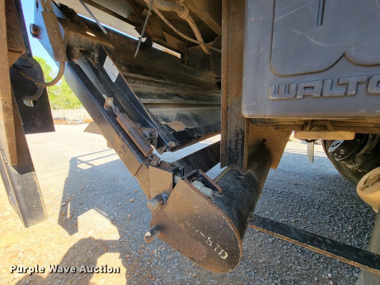 image for item IV9007 2010 Kenworth T300  flatbed truck