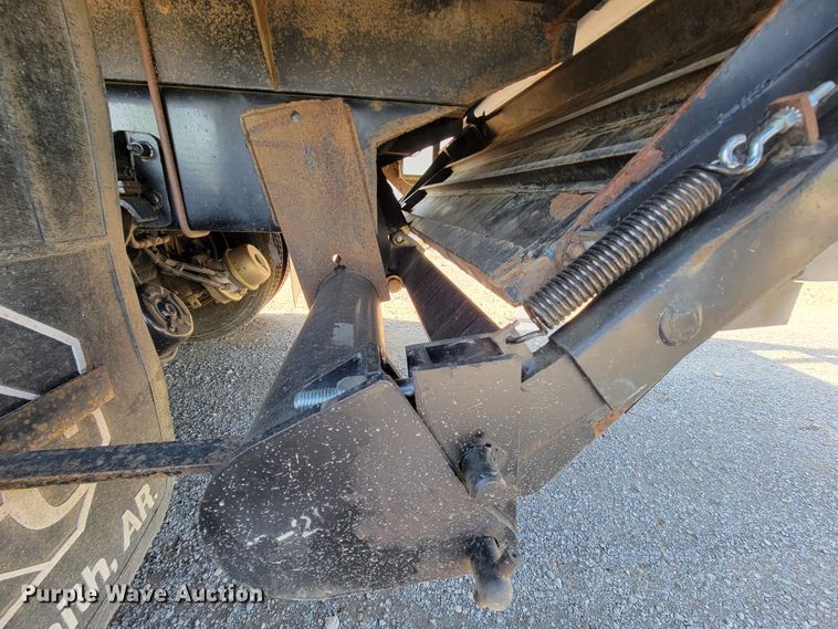 image for item IV9007 2010 Kenworth T300  flatbed truck