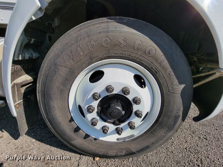 image for item IV9007 2010 Kenworth T300  flatbed truck