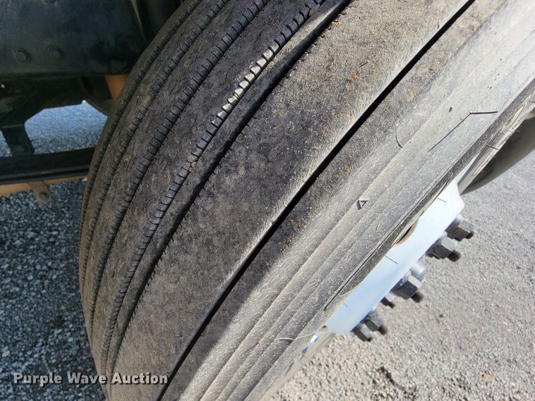 image for item IV9007 2010 Kenworth T300  flatbed truck