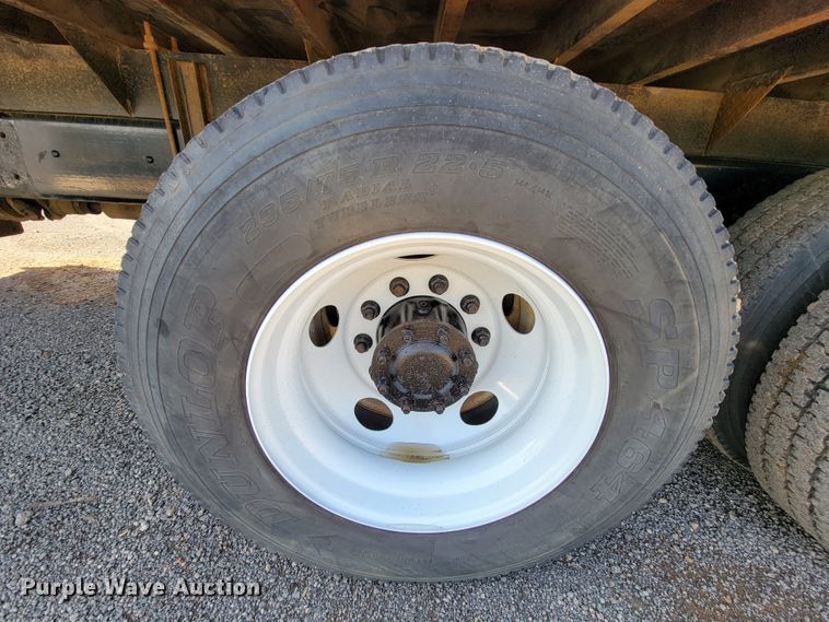 image for item IV9007 2010 Kenworth T300  flatbed truck