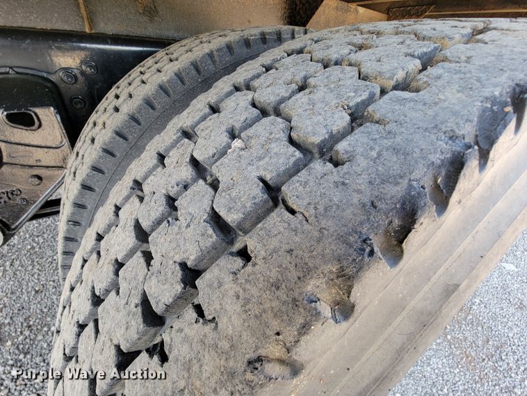 image for item IV9007 2010 Kenworth T300  flatbed truck