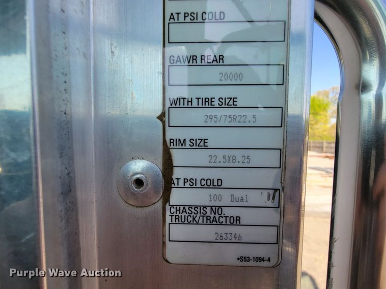 image for item IV9007 2010 Kenworth T300  flatbed truck