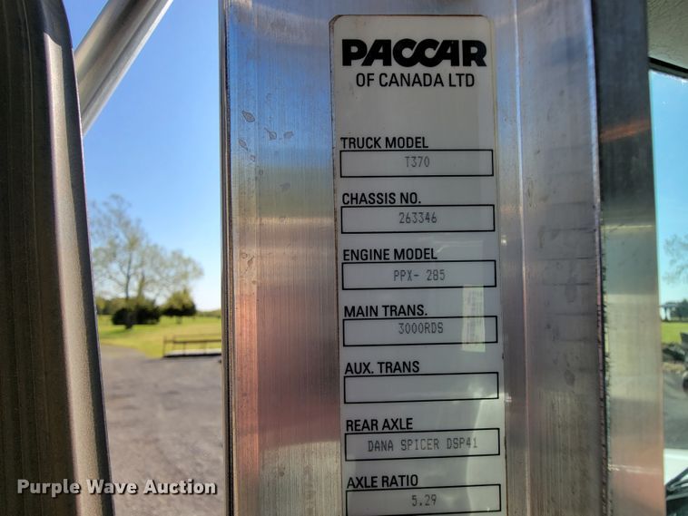 image for item IV9007 2010 Kenworth T300  flatbed truck