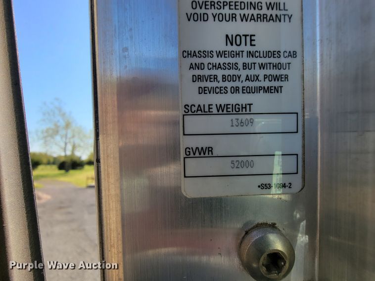 image for item IV9007 2010 Kenworth T300  flatbed truck