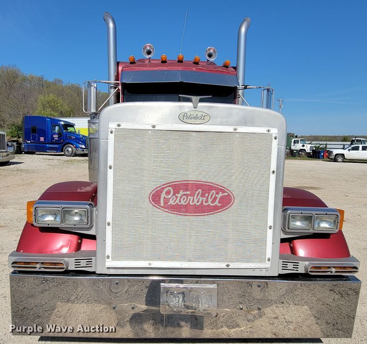 image for item IV9012 1999 Peterbilt 379  semi truck
