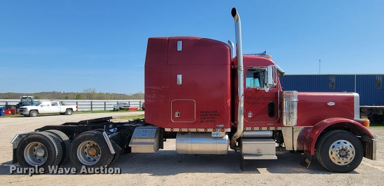 image for item IV9012 1999 Peterbilt 379  semi truck
