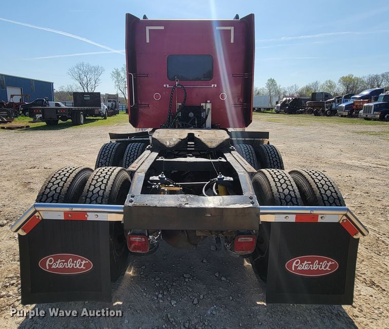 image for item IV9012 1999 Peterbilt 379  semi truck