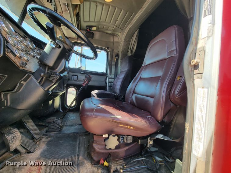 image for item IV9012 1999 Peterbilt 379  semi truck