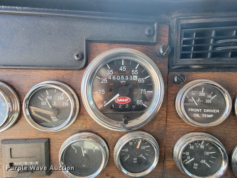 image for item IV9012 1999 Peterbilt 379  semi truck