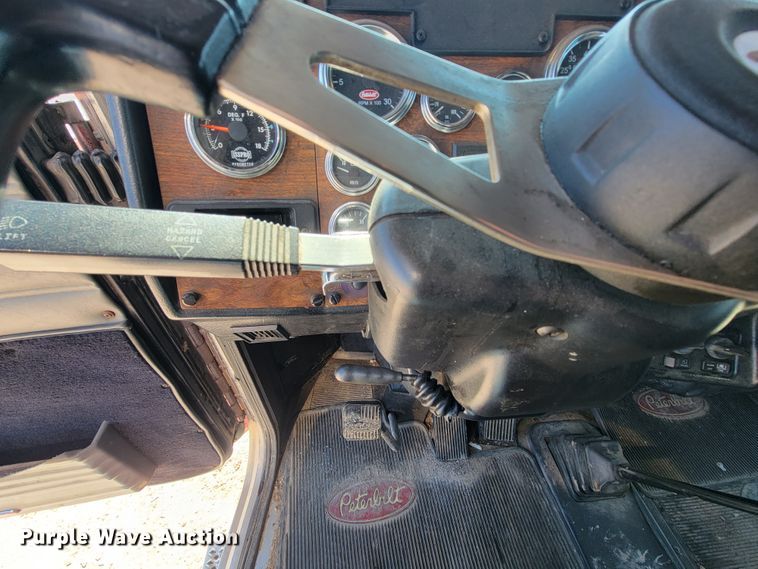 image for item IV9012 1999 Peterbilt 379  semi truck