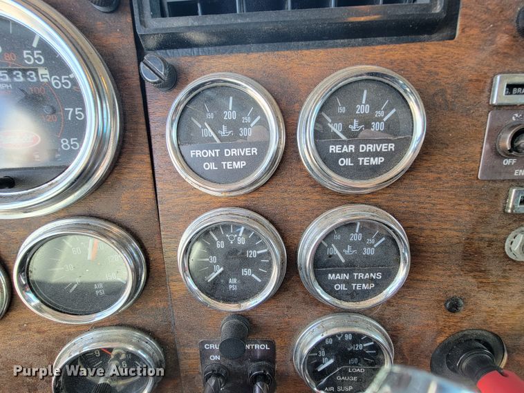 image for item IV9012 1999 Peterbilt 379  semi truck