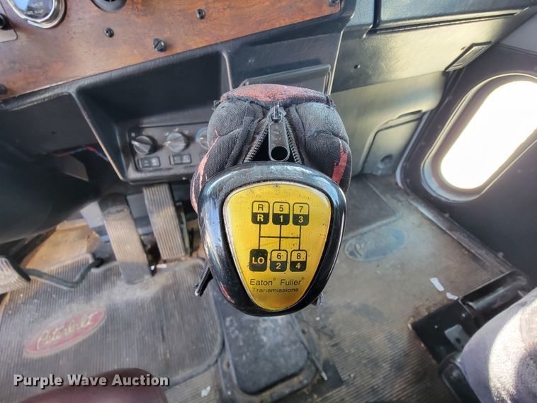 image for item IV9012 1999 Peterbilt 379  semi truck