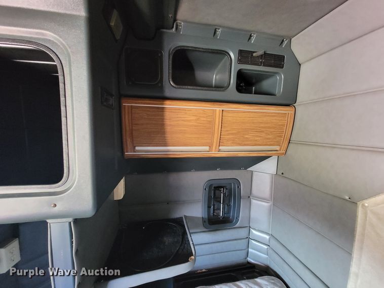 image for item IV9012 1999 Peterbilt 379  semi truck