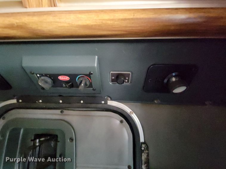 image for item IV9012 1999 Peterbilt 379  semi truck