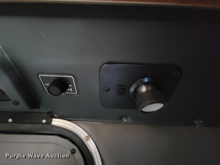 image for item IV9012 1999 Peterbilt 379  semi truck