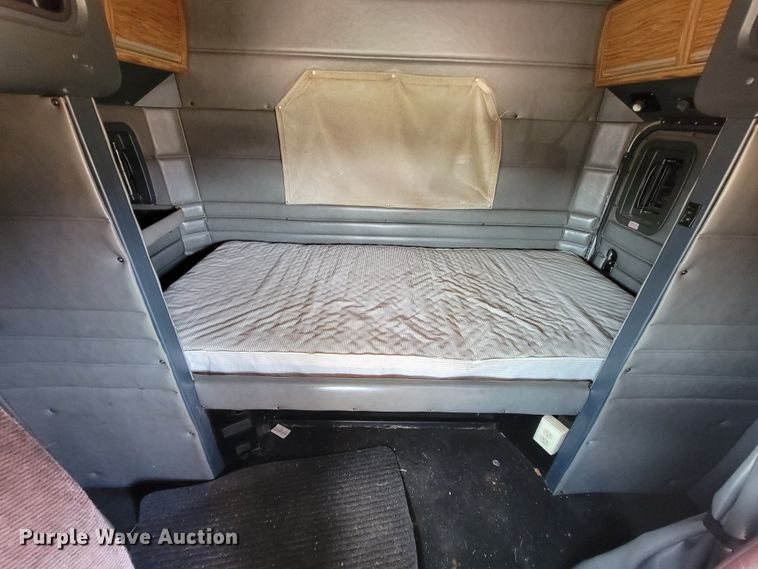 image for item IV9012 1999 Peterbilt 379  semi truck