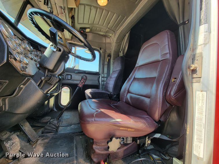 image for item IV9012 1999 Peterbilt 379  semi truck