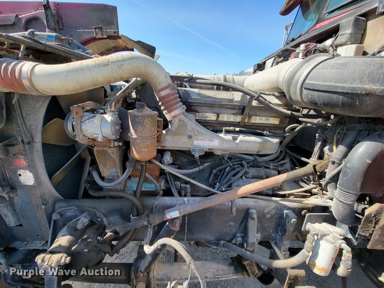 image for item IV9012 1999 Peterbilt 379  semi truck