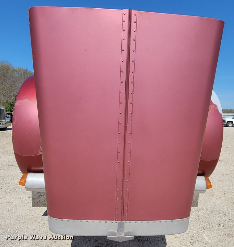 image for item IV9012 1999 Peterbilt 379  semi truck