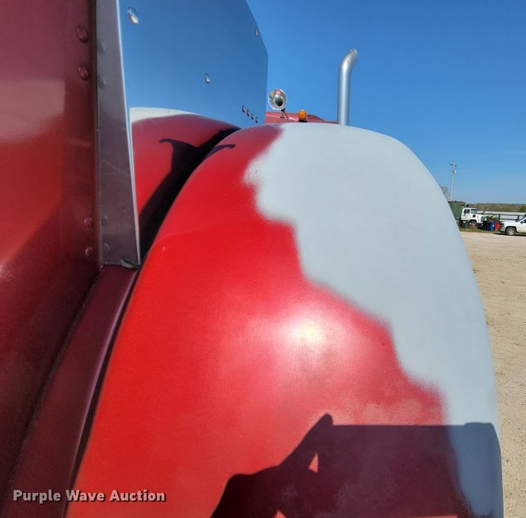 image for item IV9012 1999 Peterbilt 379  semi truck