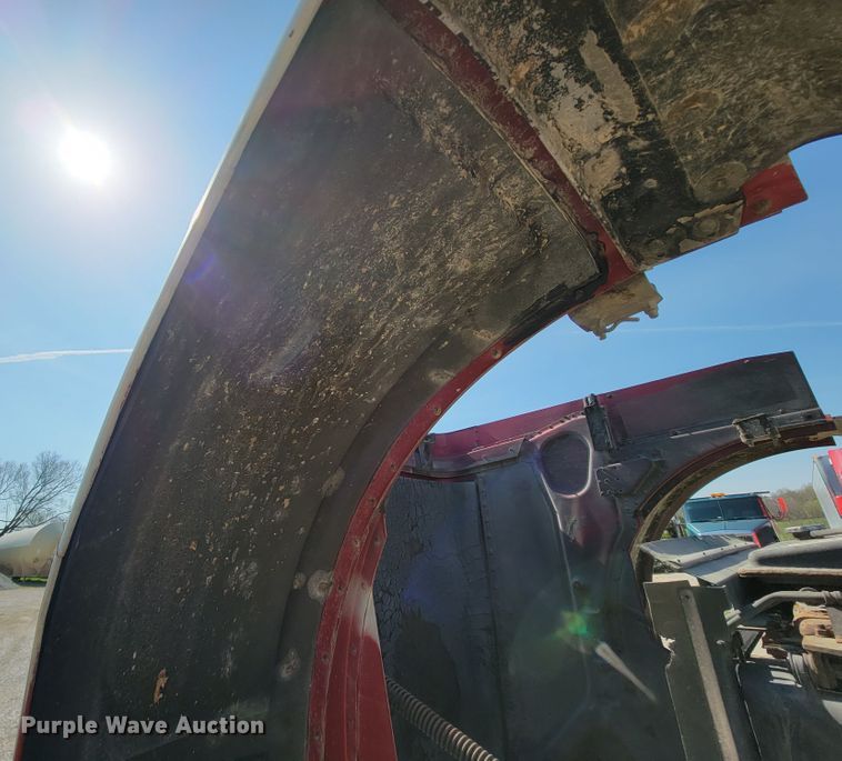 image for item IV9012 1999 Peterbilt 379  semi truck