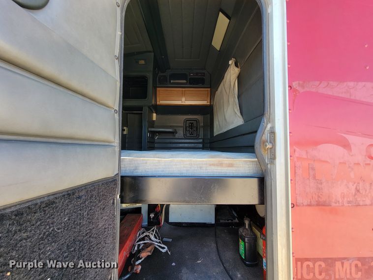 image for item IV9012 1999 Peterbilt 379  semi truck