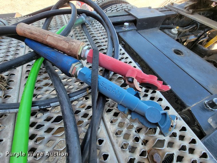 image for item IV9012 1999 Peterbilt 379  semi truck