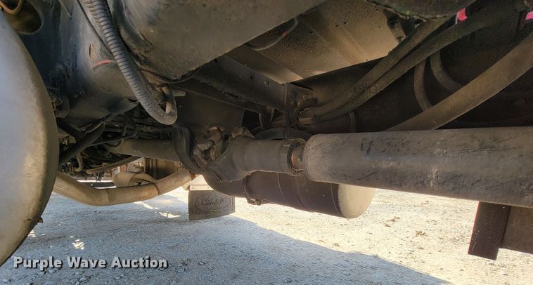 image for item IV9012 1999 Peterbilt 379  semi truck