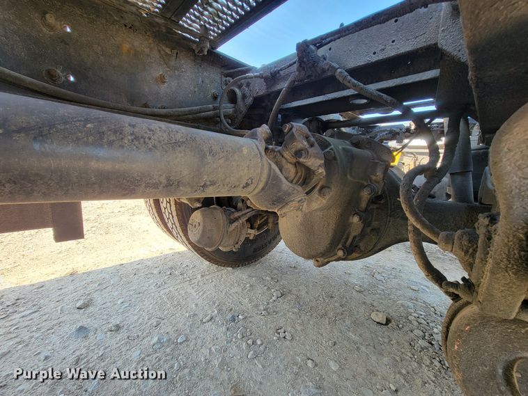 image for item IV9012 1999 Peterbilt 379  semi truck