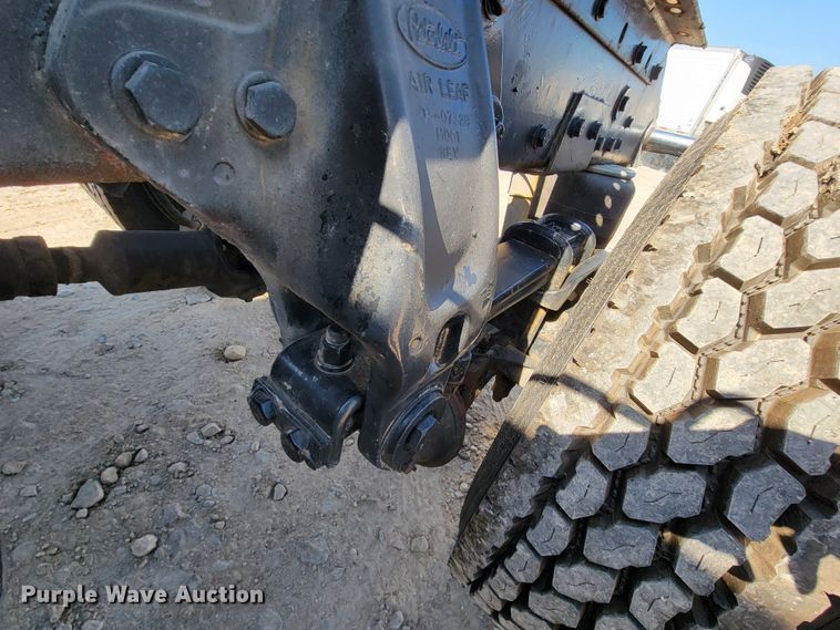 image for item IV9012 1999 Peterbilt 379  semi truck