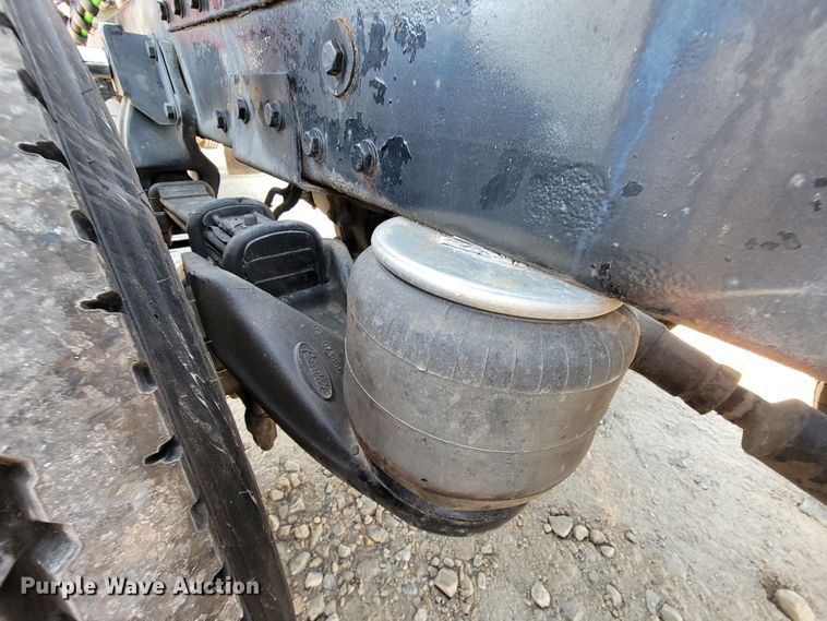 image for item IV9012 1999 Peterbilt 379  semi truck