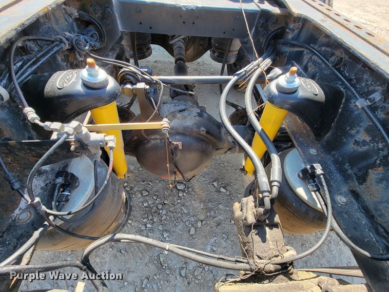 image for item IV9012 1999 Peterbilt 379  semi truck