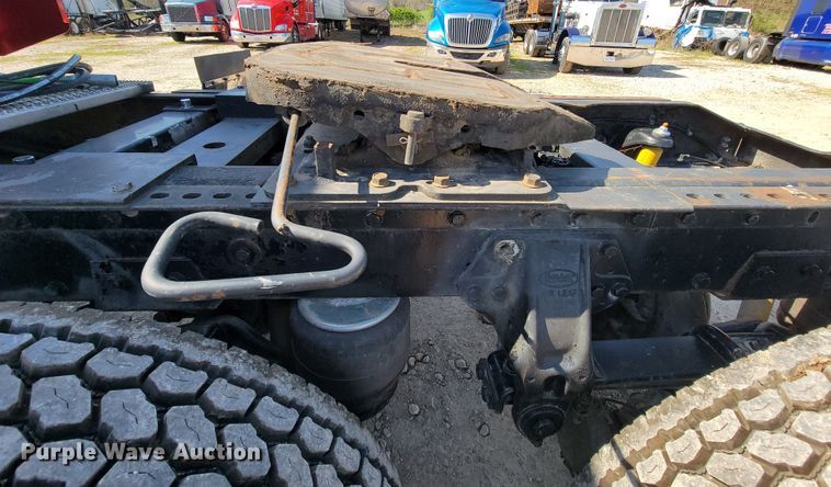 image for item IV9012 1999 Peterbilt 379  semi truck