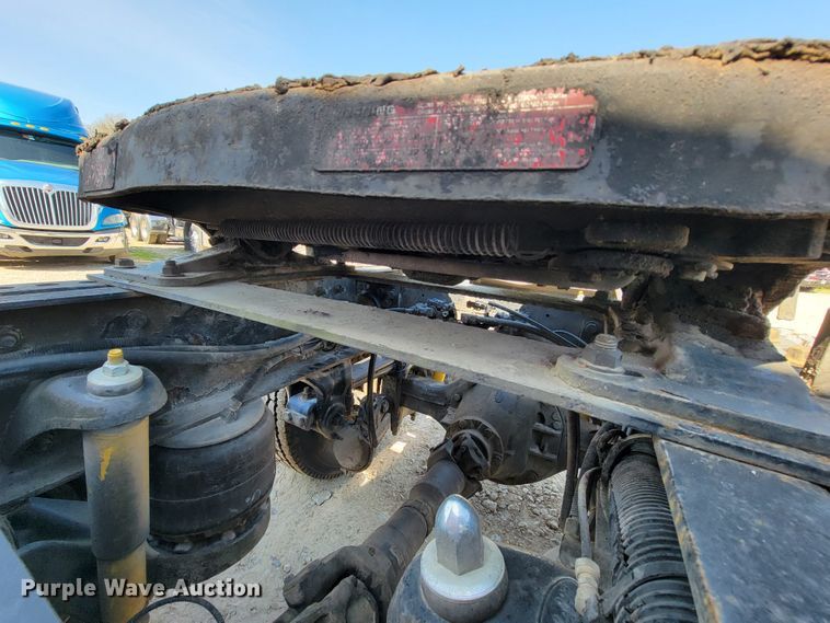 image for item IV9012 1999 Peterbilt 379  semi truck