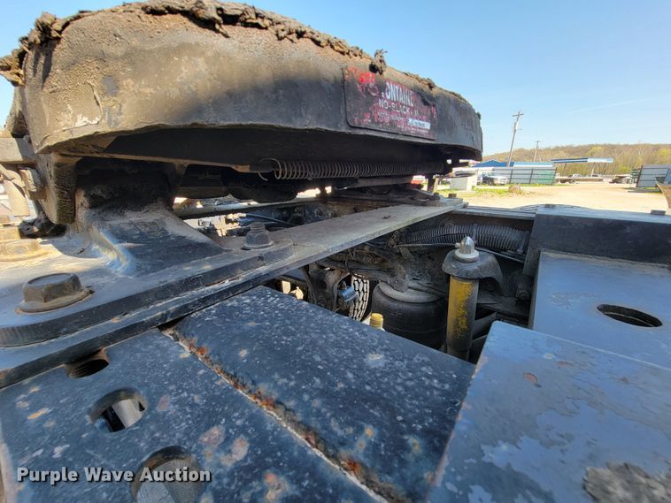 image for item IV9012 1999 Peterbilt 379  semi truck