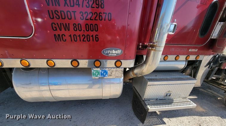 image for item IV9012 1999 Peterbilt 379  semi truck