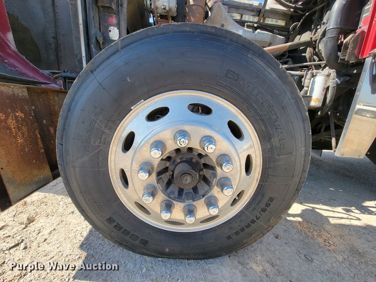 image for item IV9012 1999 Peterbilt 379  semi truck
