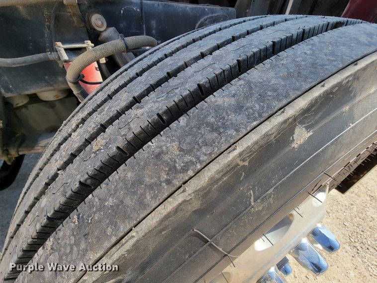 image for item IV9012 1999 Peterbilt 379  semi truck