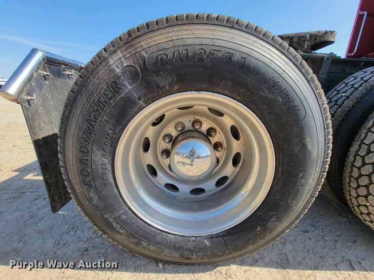 image for item IV9012 1999 Peterbilt 379  semi truck