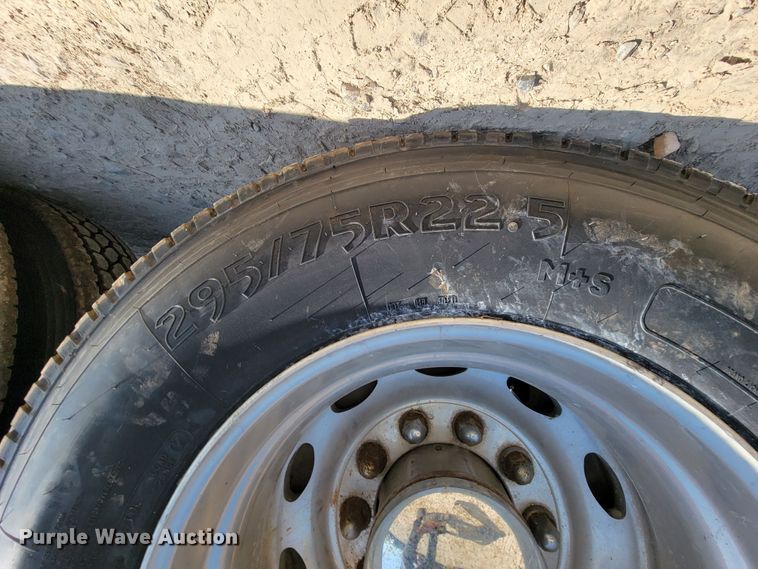 image for item IV9012 1999 Peterbilt 379  semi truck