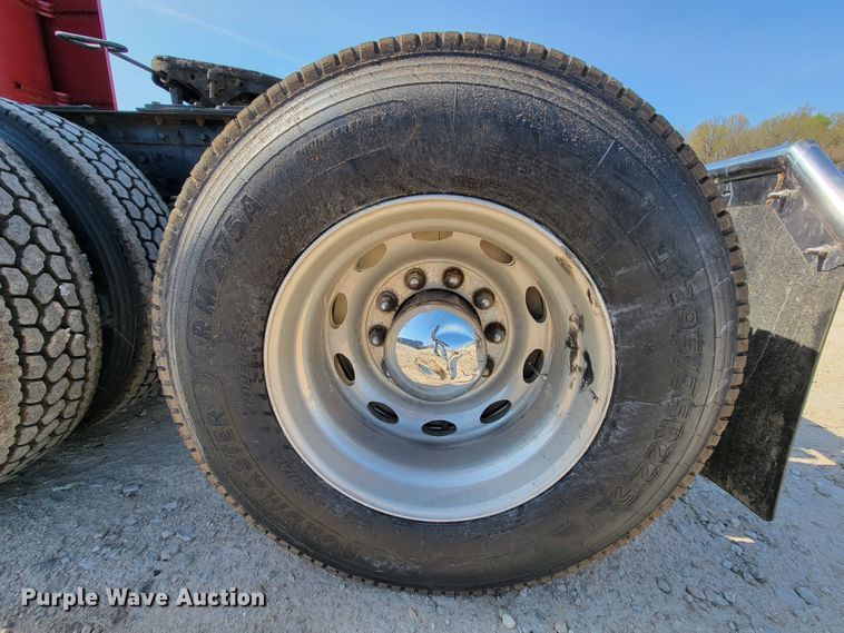 image for item IV9012 1999 Peterbilt 379  semi truck