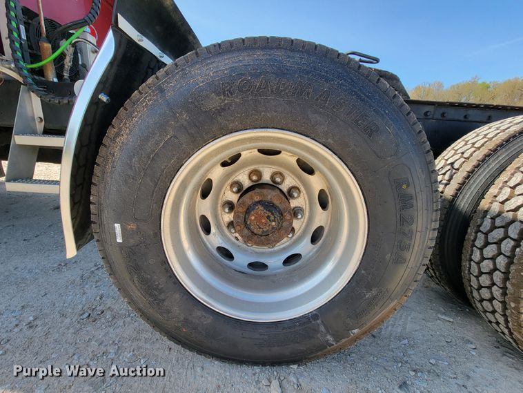 image for item IV9012 1999 Peterbilt 379  semi truck