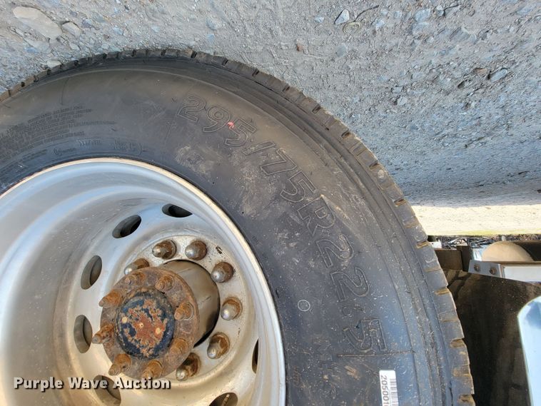 image for item IV9012 1999 Peterbilt 379  semi truck