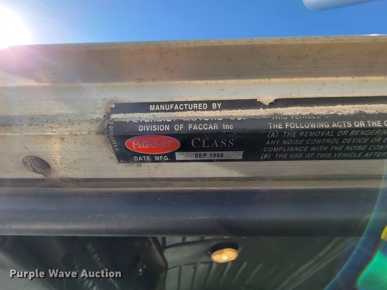 image for item IV9012 1999 Peterbilt 379  semi truck